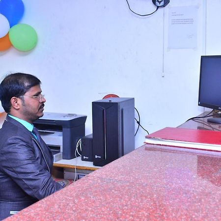 Hotel Mid East Haridaspur Екстериор снимка