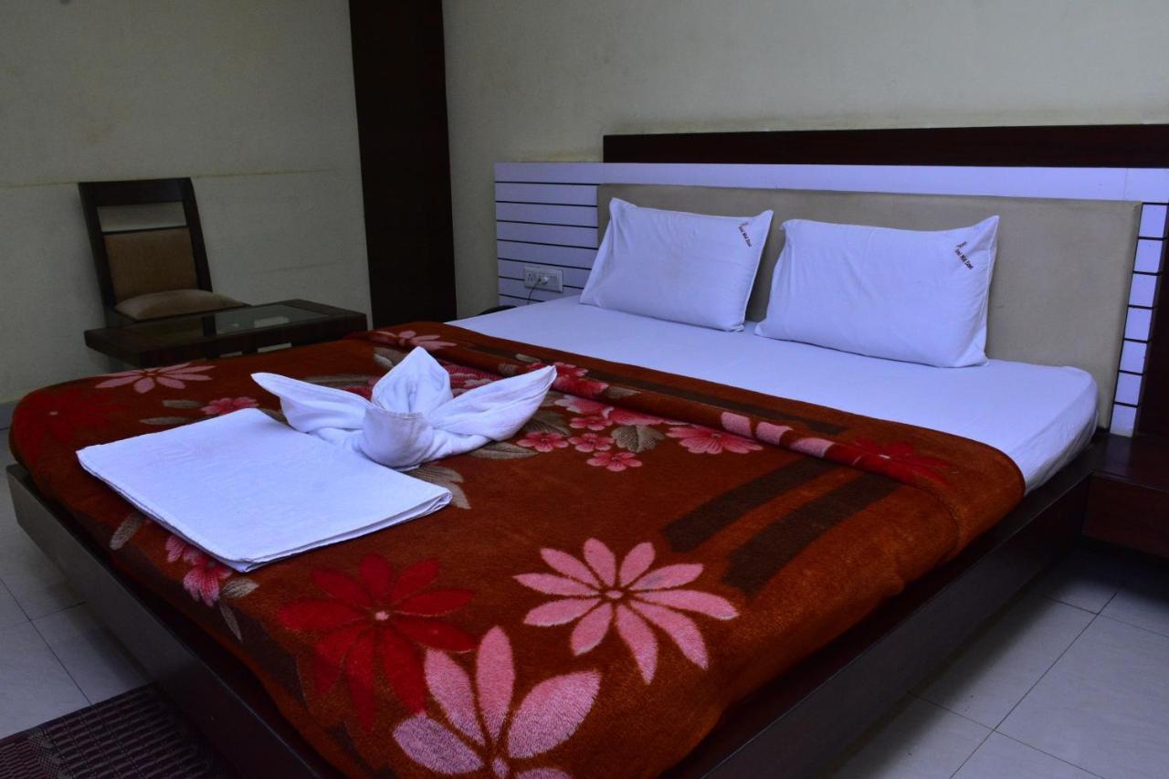 Hotel Mid East Haridaspur Екстериор снимка