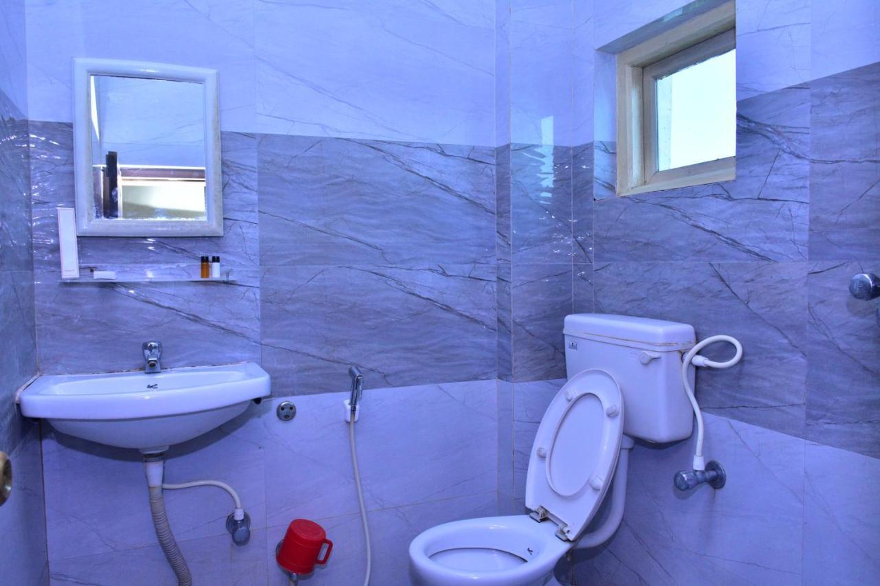 Hotel Mid East Haridaspur Екстериор снимка