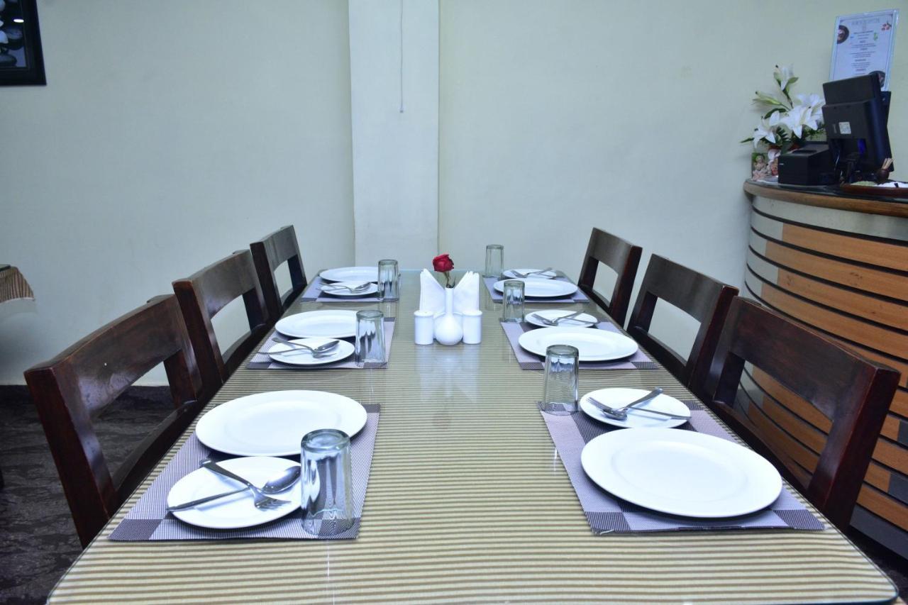 Hotel Mid East Haridaspur Екстериор снимка